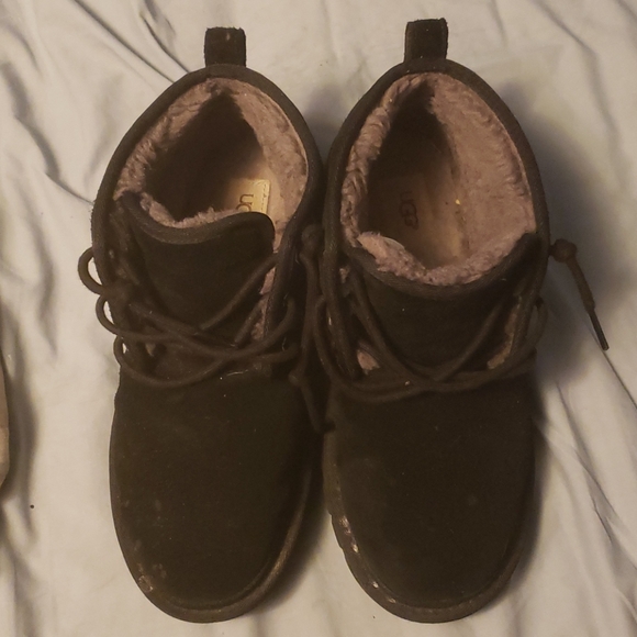 Uggs - Picture 2 of 3